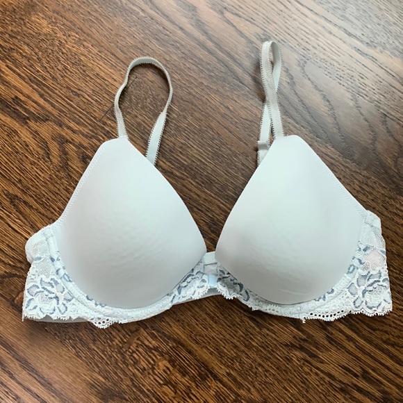 Set of two Victoria Secret Angels Lacey Bras - Picture 3 of 13